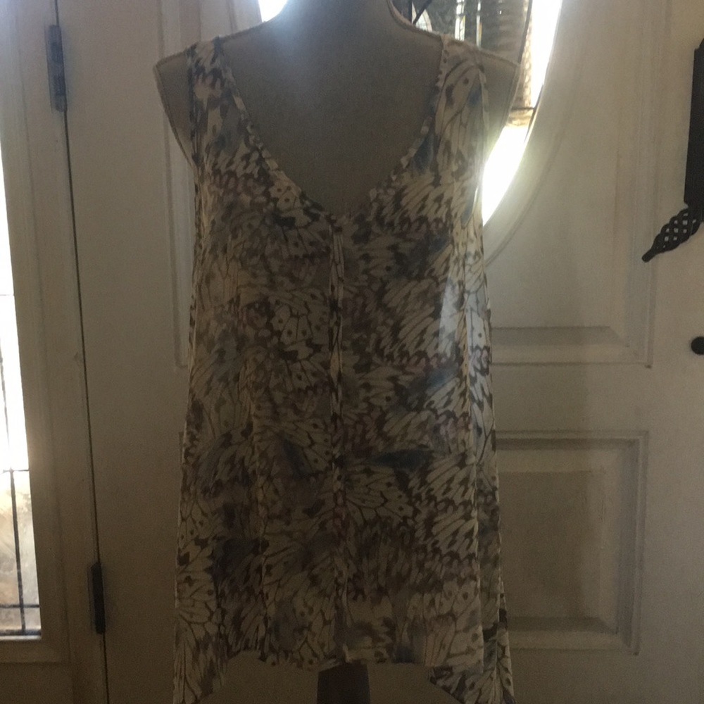 Pretty, Summery DKNY sleeveless top!
